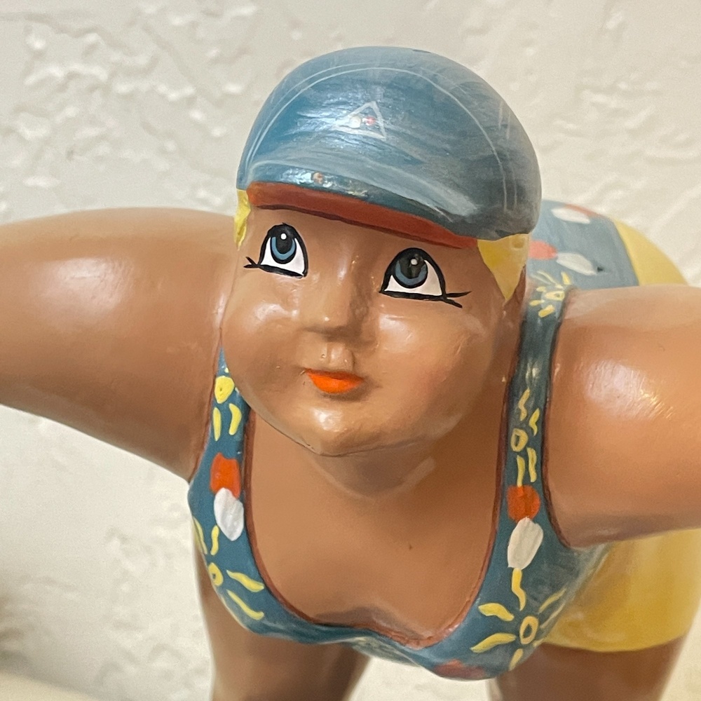 VTG Studio Nova Adorable AF Woman Working Out 12" Statue - Picture 9 of 12